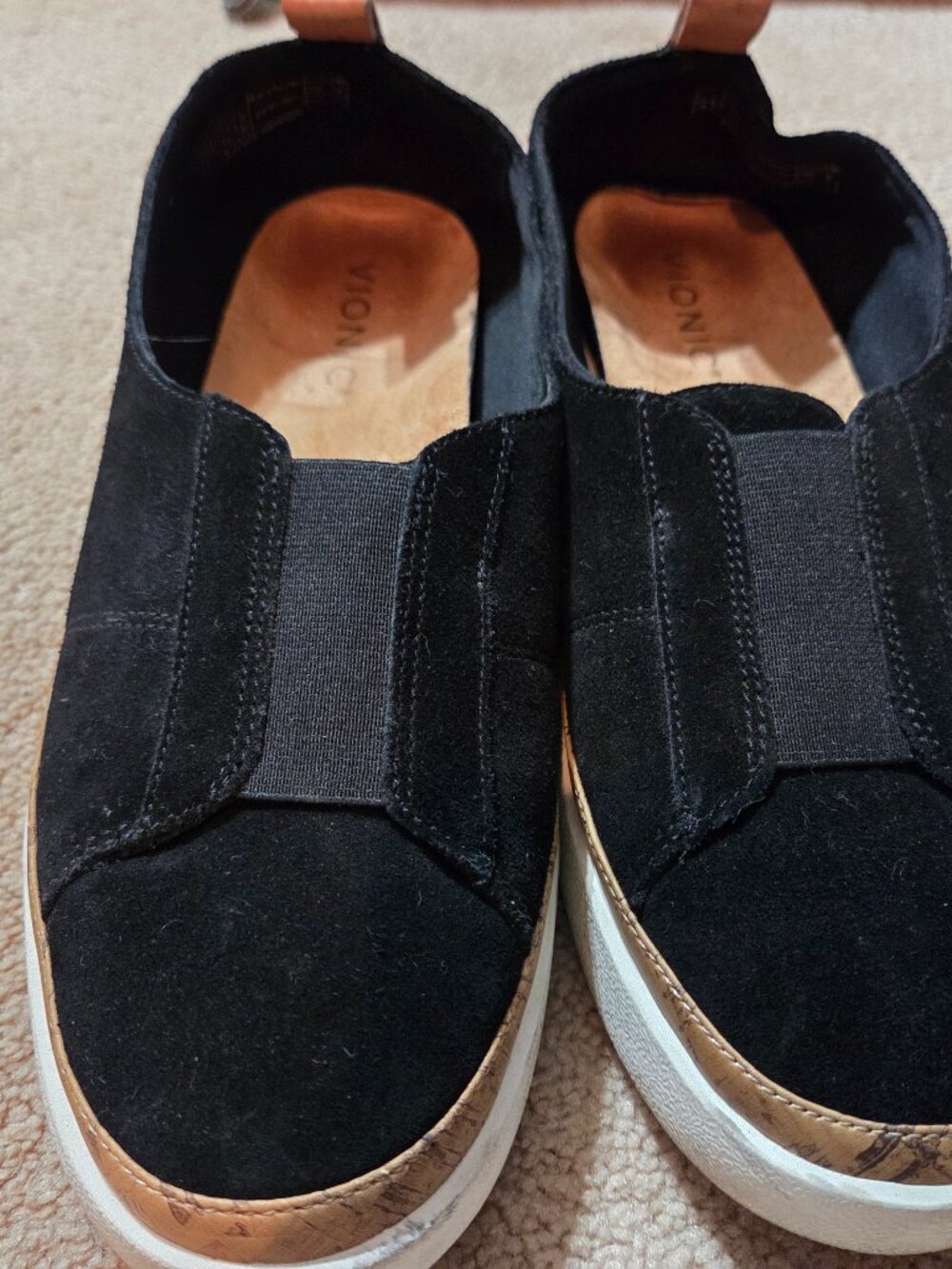 Vionic sneaker suede slip on